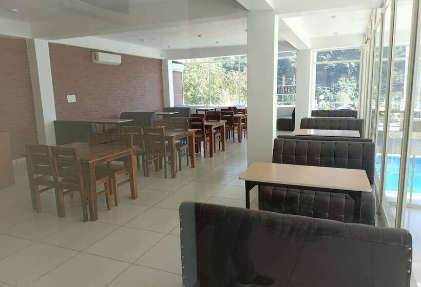 Gezellig Inn Hotel Oasis