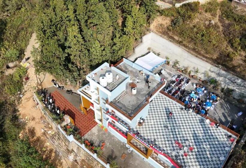 בית מלון כפרי Avantika Residency & Restro