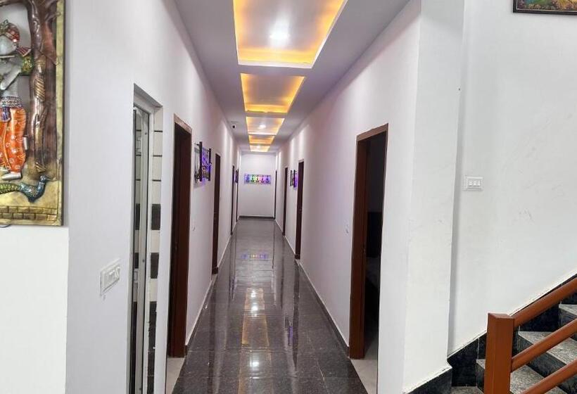 בית מלון כפרי Avantika Residency & Restro