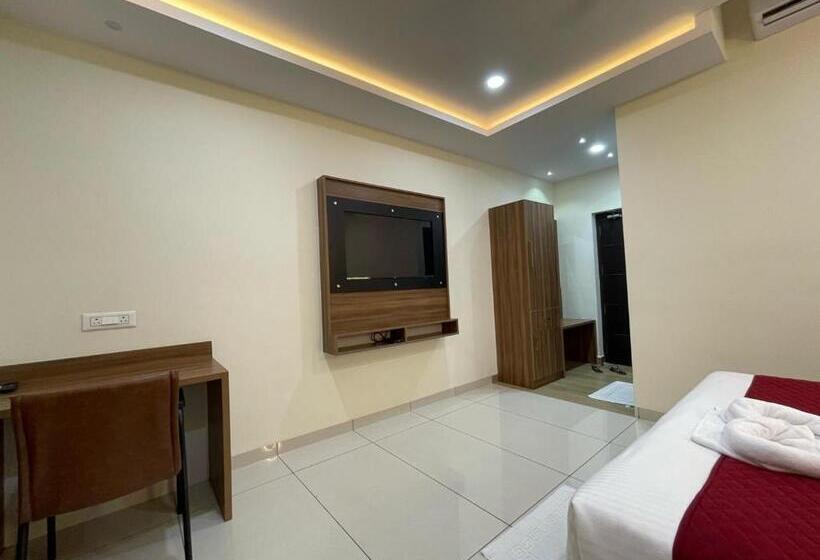 Отель Deepakam Inn