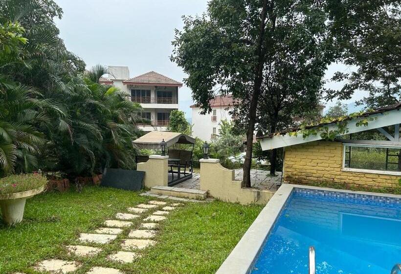 Hotel Jacuzzi Hut Staycation