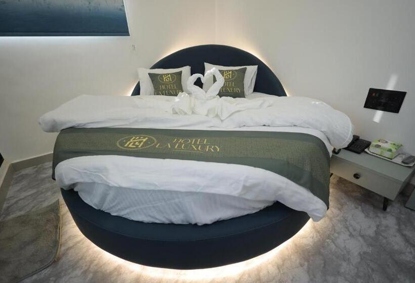 Отель La Luxury