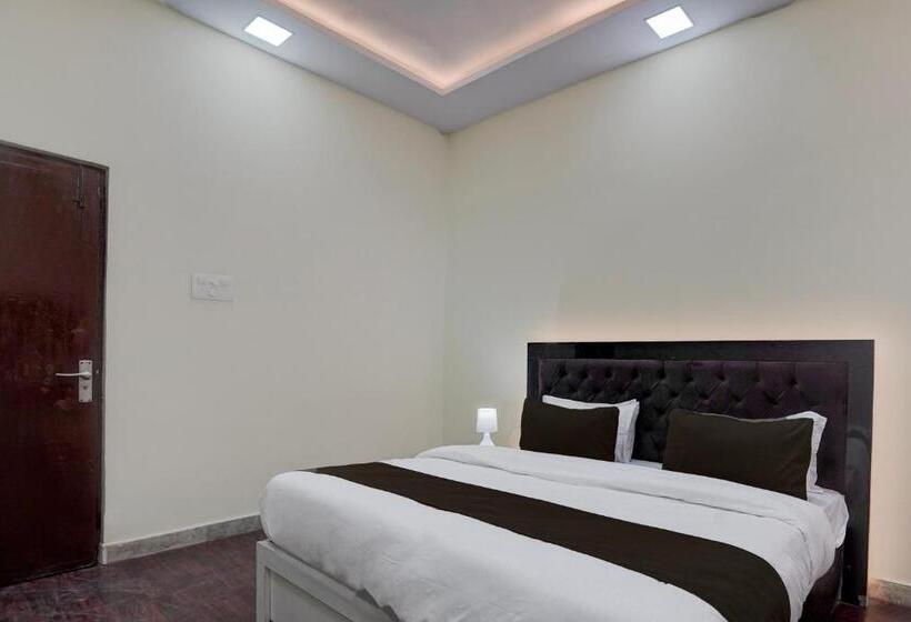 Отель Oyo Shree Hari Palace