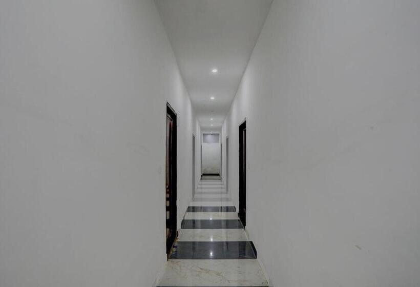 ホテル Oyo The Grand