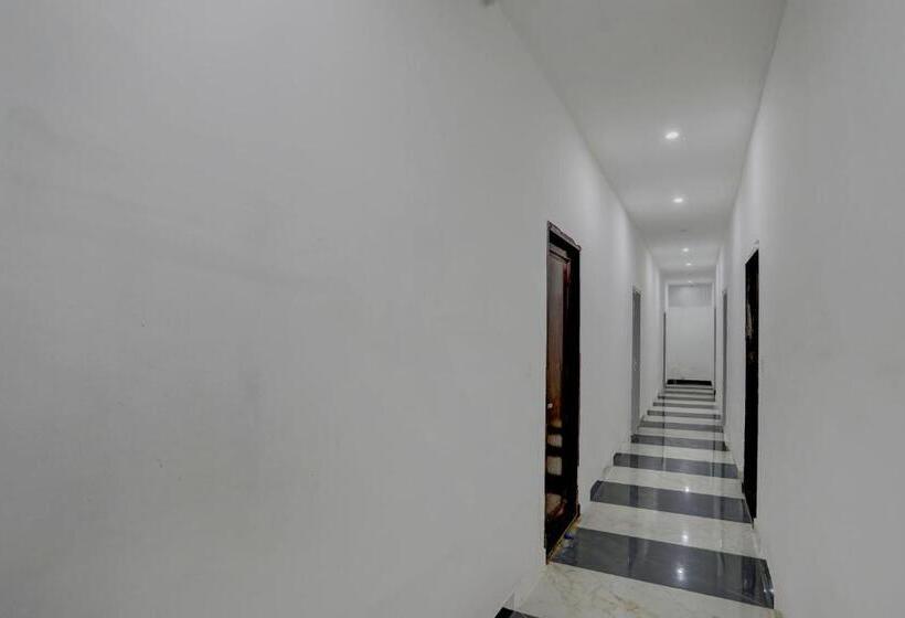 ホテル Oyo The Grand