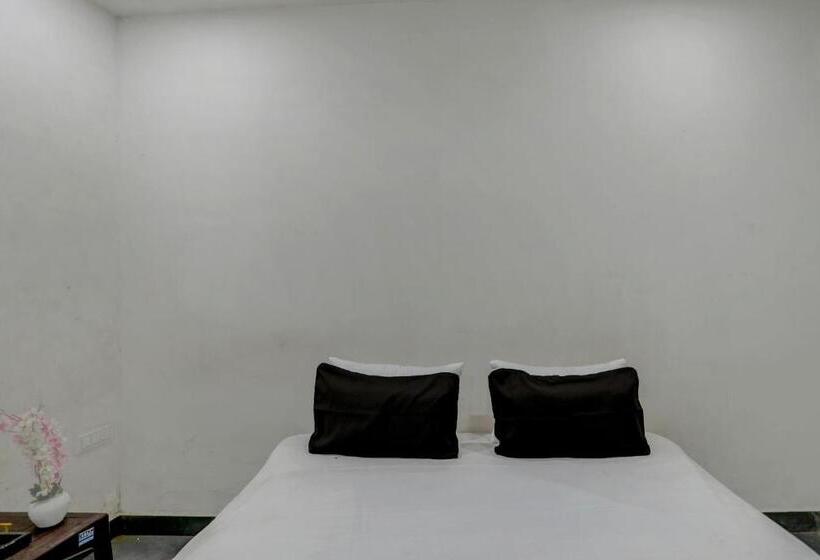 ホテル Oyo The Grand