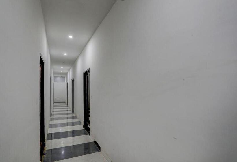 ホテル Oyo The Grand