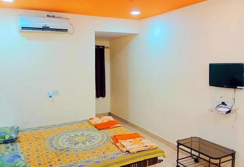 בית מלון כפרי Palm Tree Holidays Resort