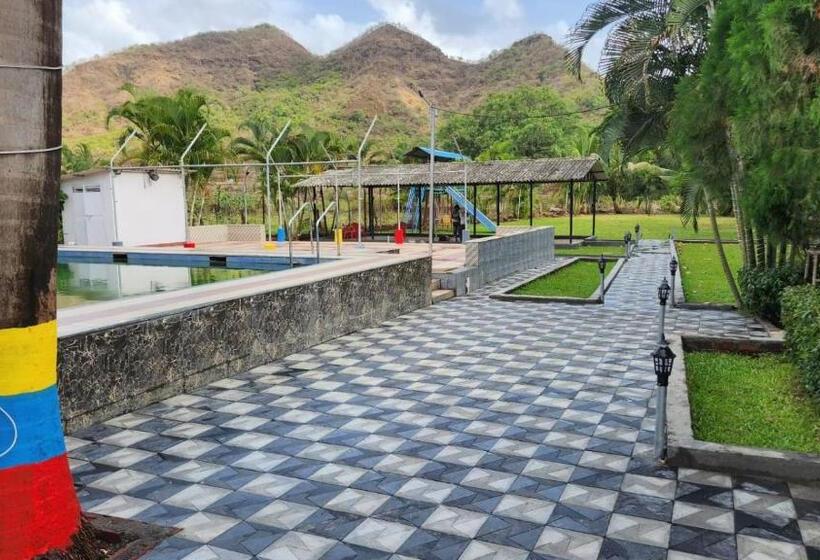 호텔 Palm Tree Holidays Resort