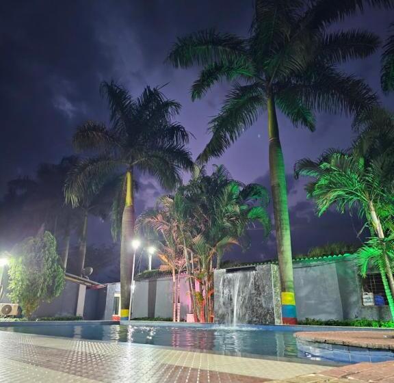 호텔 Palm Tree Holidays Resort