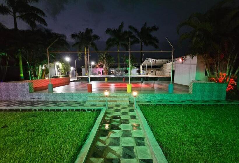 בית מלון כפרי Palm Tree Holidays Resort