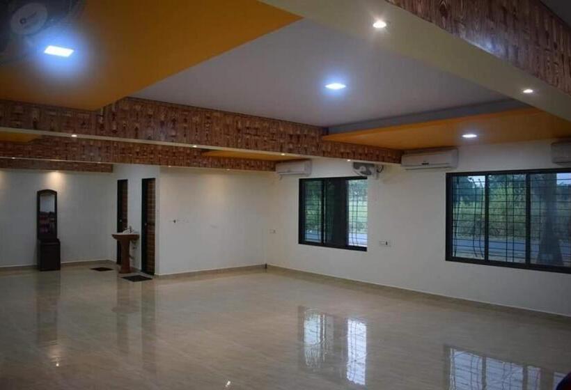 호텔 Palm Tree Holidays Resort