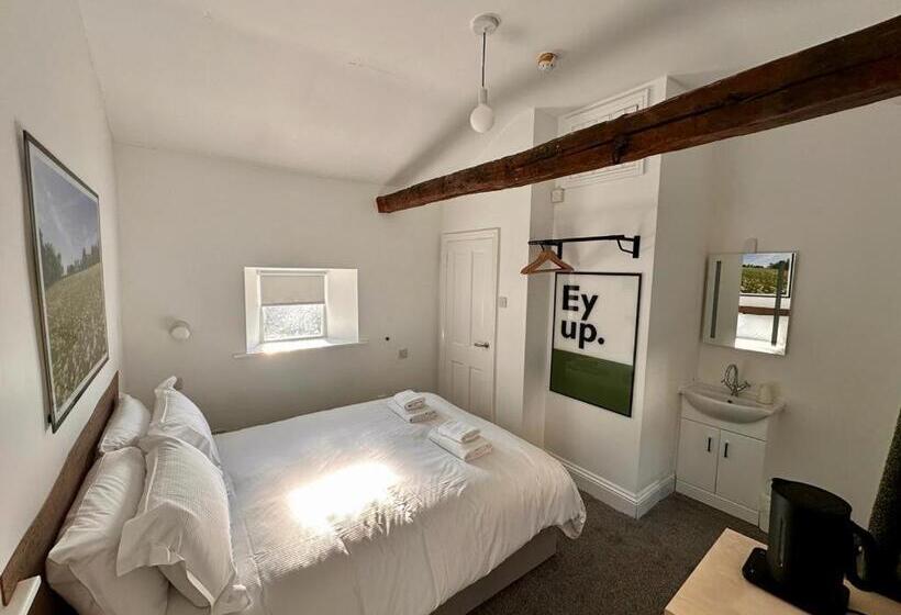 ホテル Redmire Village Pub