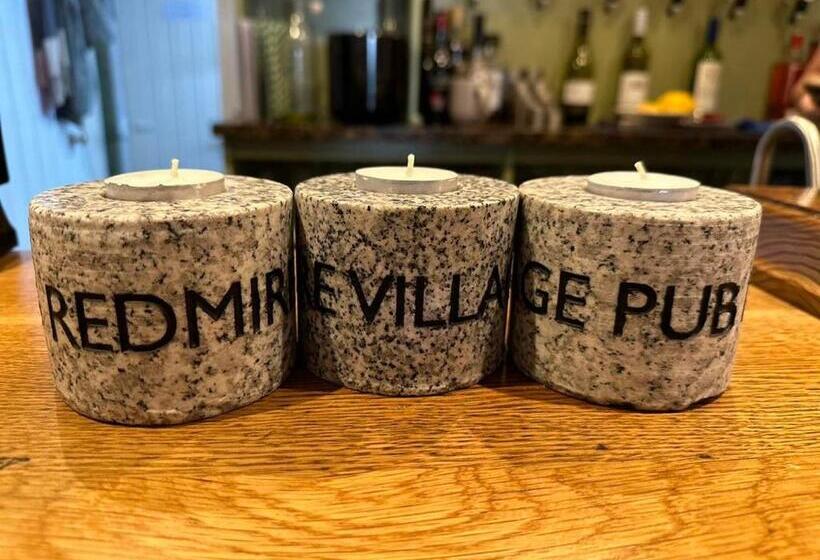 ホテル Redmire Village Pub