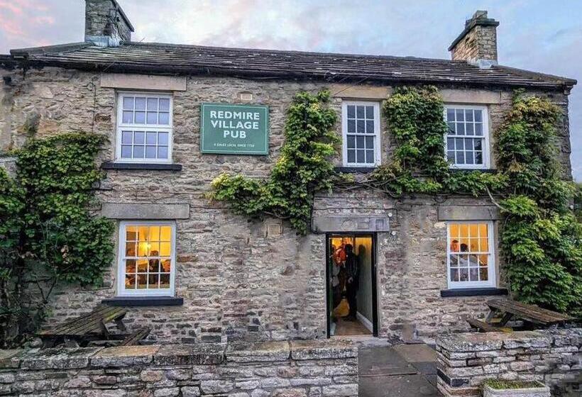 ホテル Redmire Village Pub