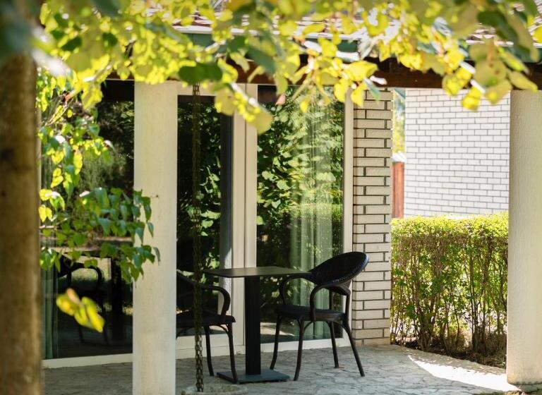 هتل /restaurant Villa Natyra