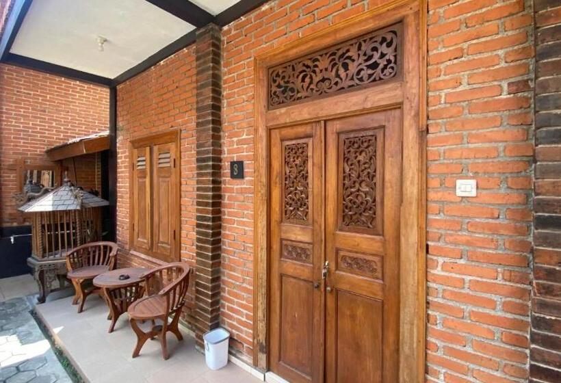 Отель Saraswati Traditional Homestay Temanggung Redpartner