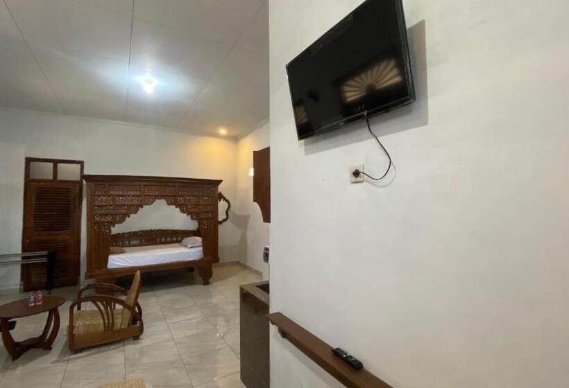 Отель Saraswati Traditional Homestay Temanggung Redpartner