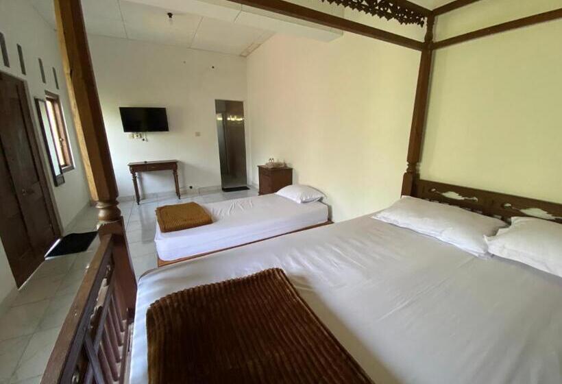Отель Saraswati Traditional Homestay Temanggung Redpartner