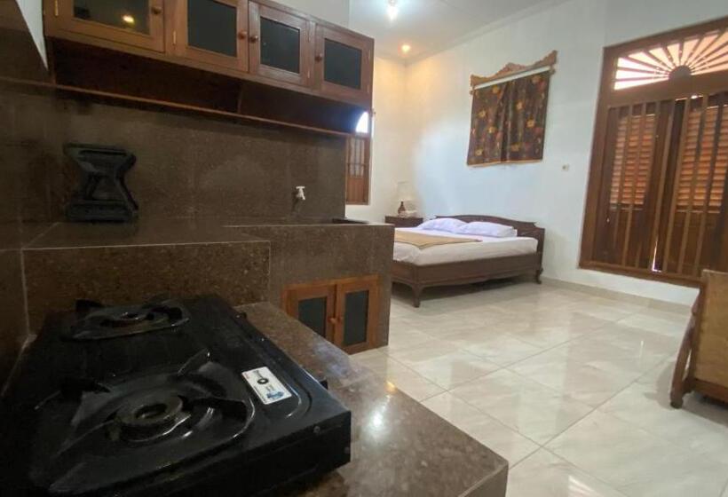 Отель Saraswati Traditional Homestay Temanggung Redpartner