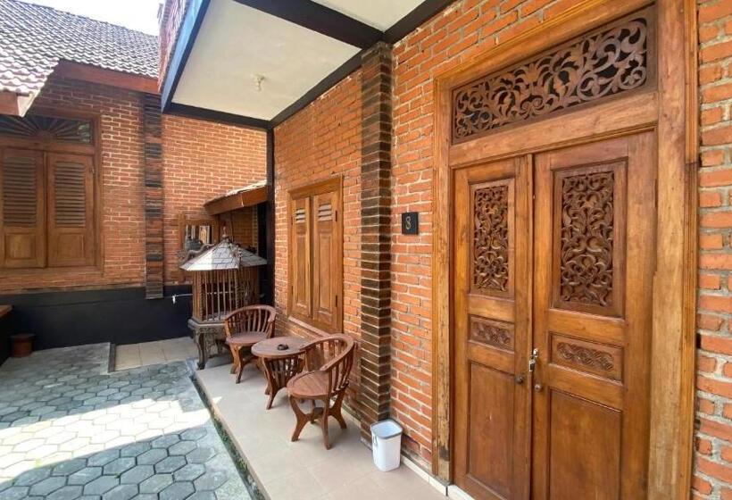 Отель Saraswati Traditional Homestay Temanggung Redpartner