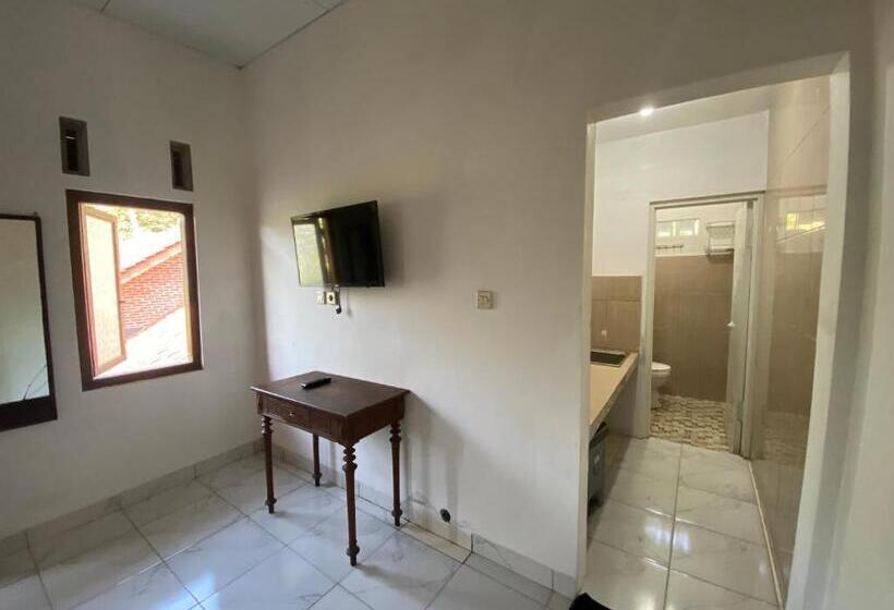 Отель Saraswati Traditional Homestay Temanggung Redpartner