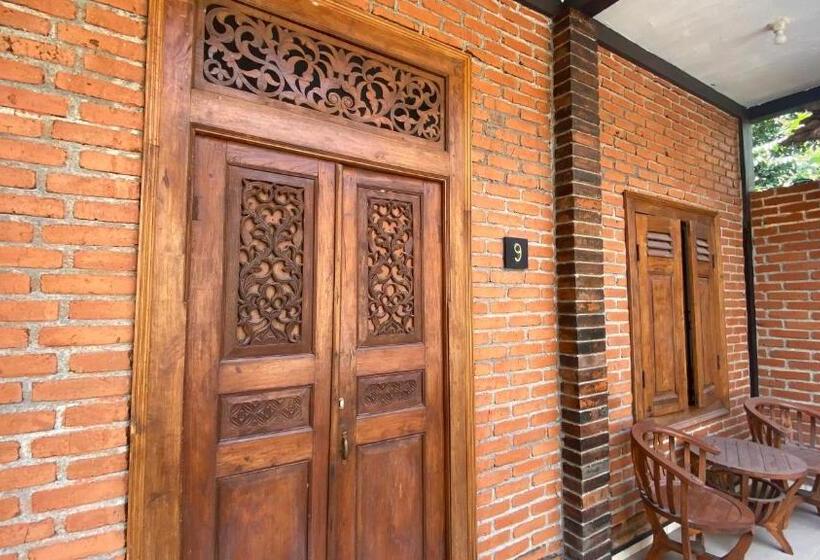 Отель Saraswati Traditional Homestay Temanggung Redpartner