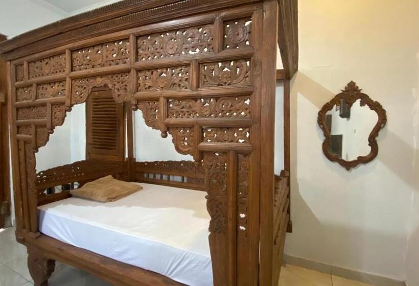 Отель Saraswati Traditional Homestay Temanggung Redpartner