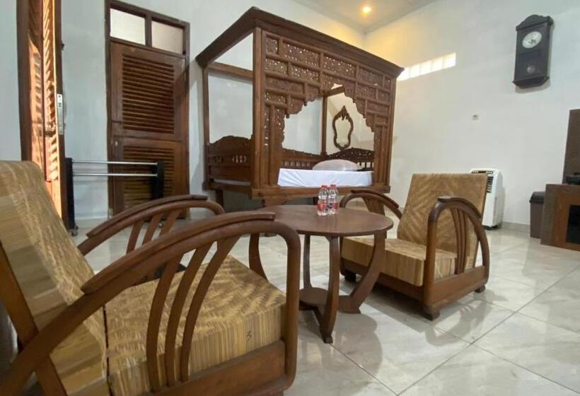 Отель Saraswati Traditional Homestay Temanggung Redpartner