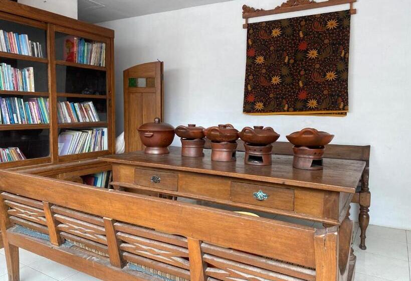 Отель Saraswati Traditional Homestay Temanggung Redpartner