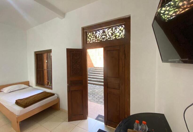 Отель Saraswati Traditional Homestay Temanggung Redpartner