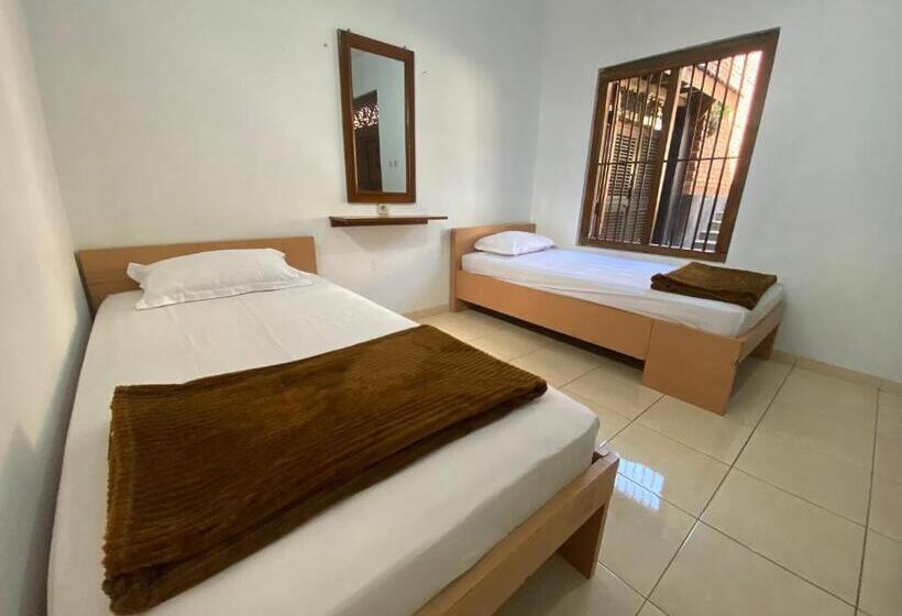 Отель Saraswati Traditional Homestay Temanggung Redpartner