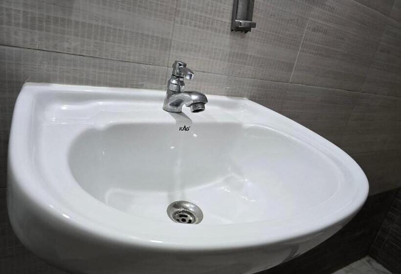 Отель The Sea Walk Beachside Serinity