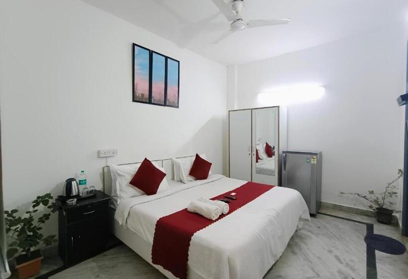 호텔 Hauz Khas Fort View