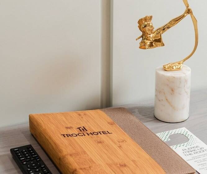 فندق Troci