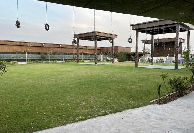 فندق Zoravar Farms