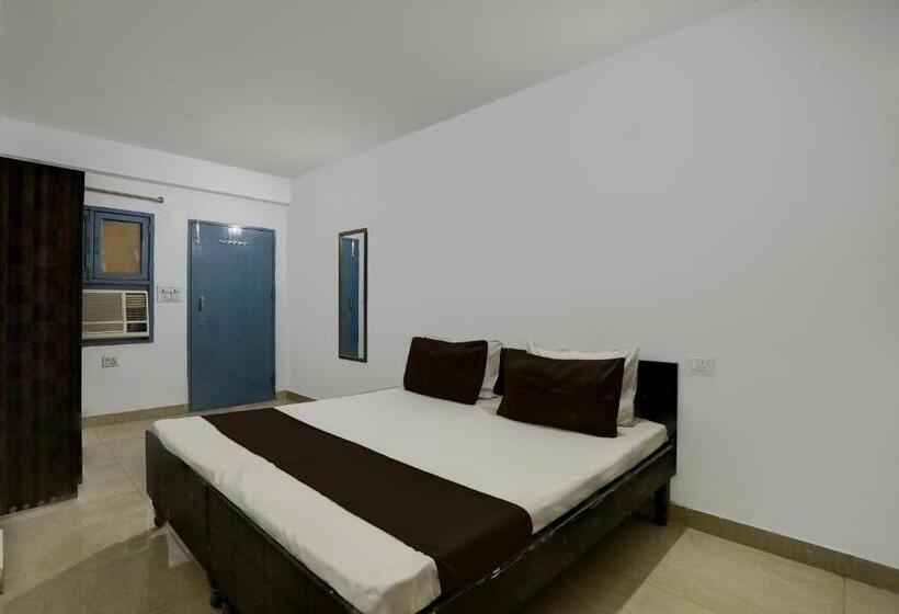 Oyo Hotel Sweet Voilet