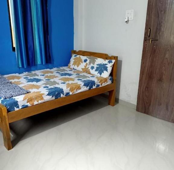 بنسيون Aana Guest House Shiroda