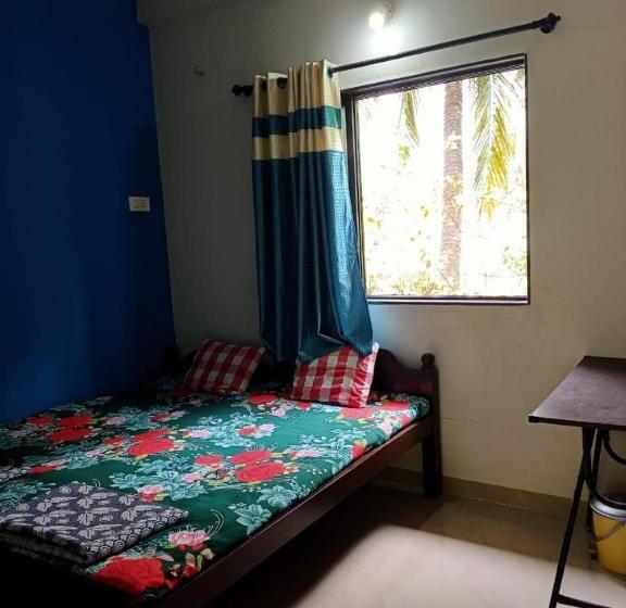 بنسيون Aana Guest House Shiroda