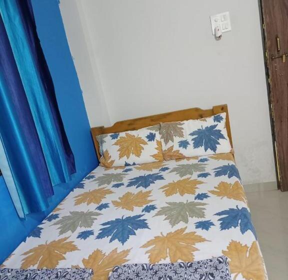 بنسيون Aana Guest House Shiroda