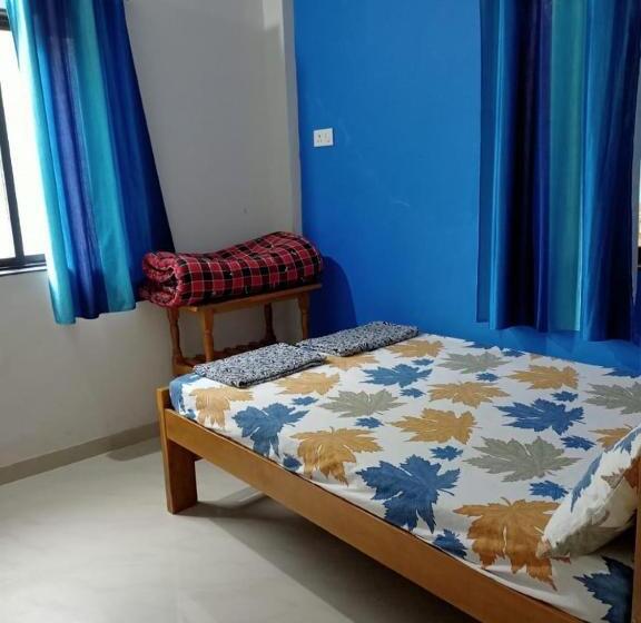 بنسيون Aana Guest House Shiroda