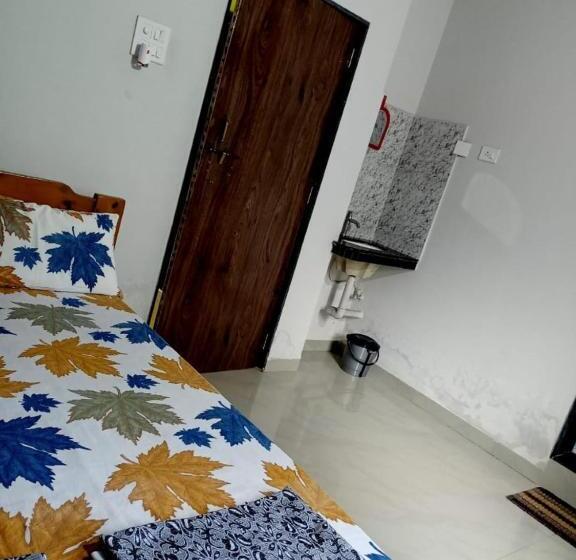 بنسيون Aana Guest House Shiroda