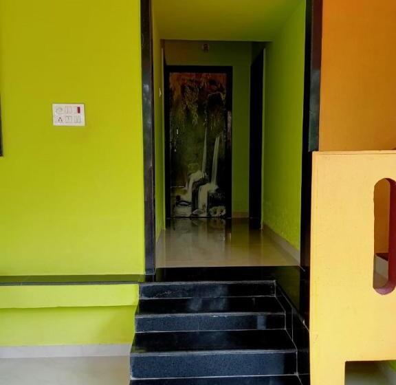 بنسيون Aana Guest House Shiroda