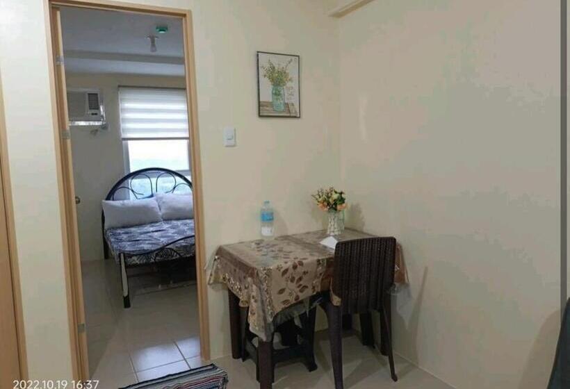 פנסיון Deca Homes Staycation