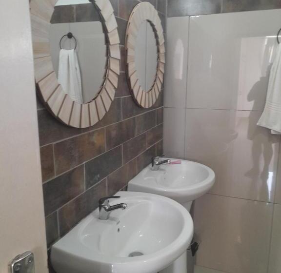 Пансион Indaba Manor Guesthouse