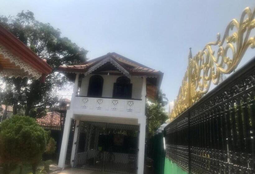 Пансион Kingz And Queenz Negombo