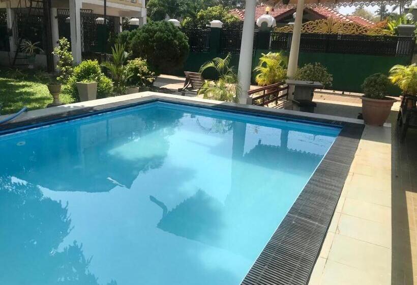 Пансион Kingz And Queenz Negombo