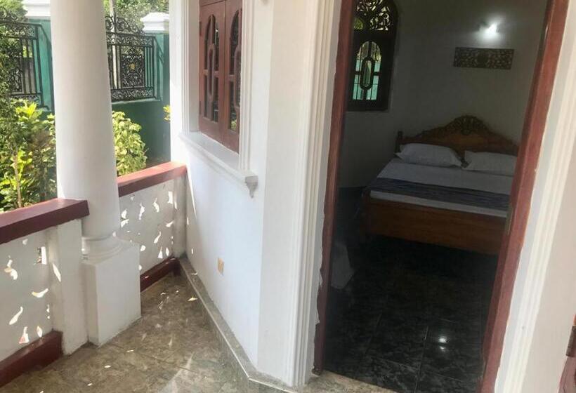 膳宿费 Kingz And Queenz Negombo