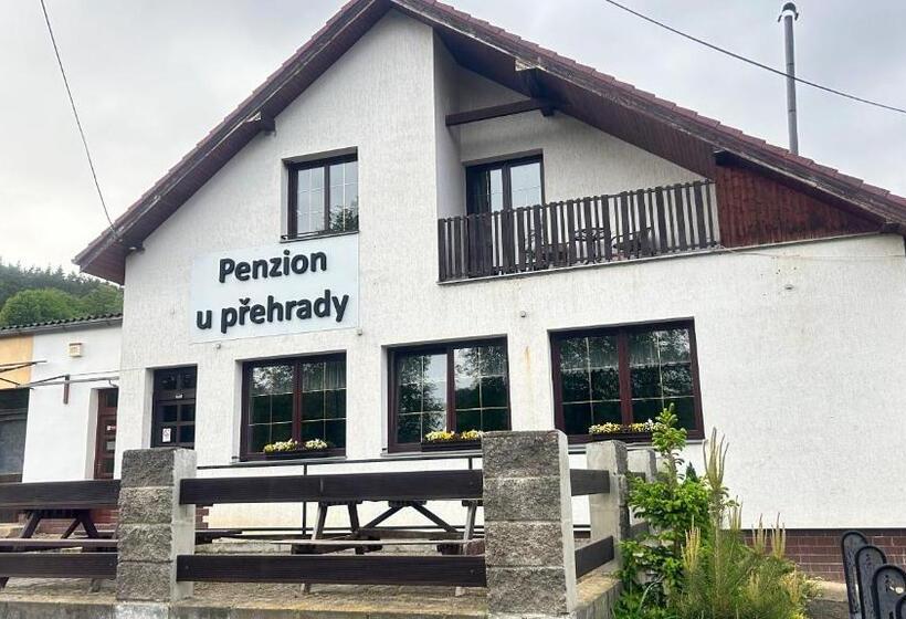 펜션 Penzion U Přehrady