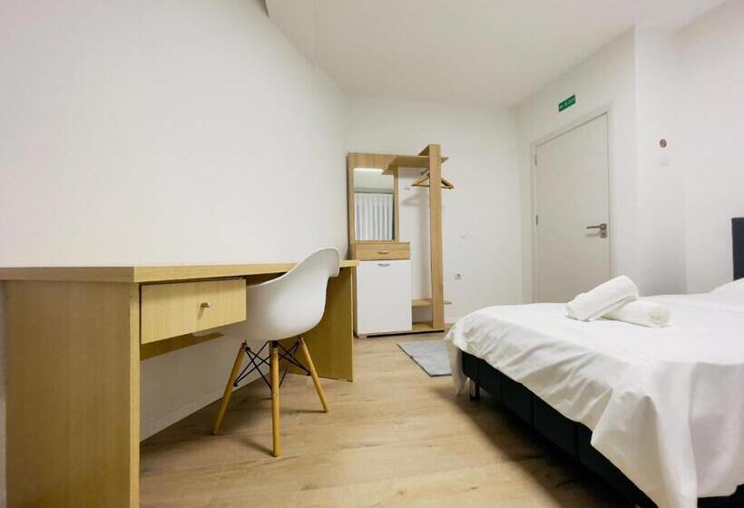 پانسیون Pristinanest